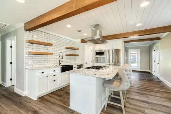 1614 Avenue F, Danbury, TX 77534