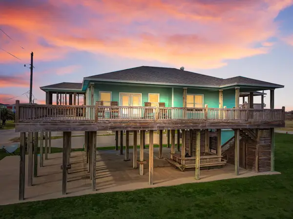 832 S East Road, Crystal Beach, TX 77650