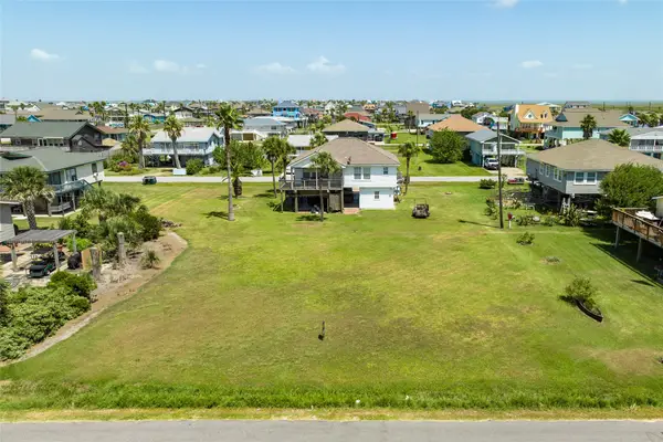 15 Lewis Scott, Jamaica Beach, TX 77554