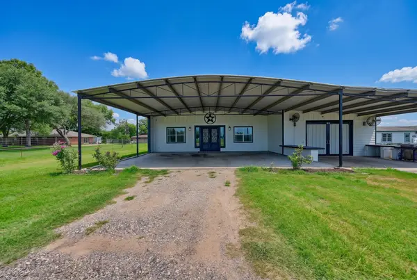 11234 N Loop Road, Brenham, TX 77833