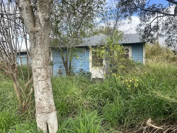 2101 Brown Avenue, Jourdanton, TX 78026