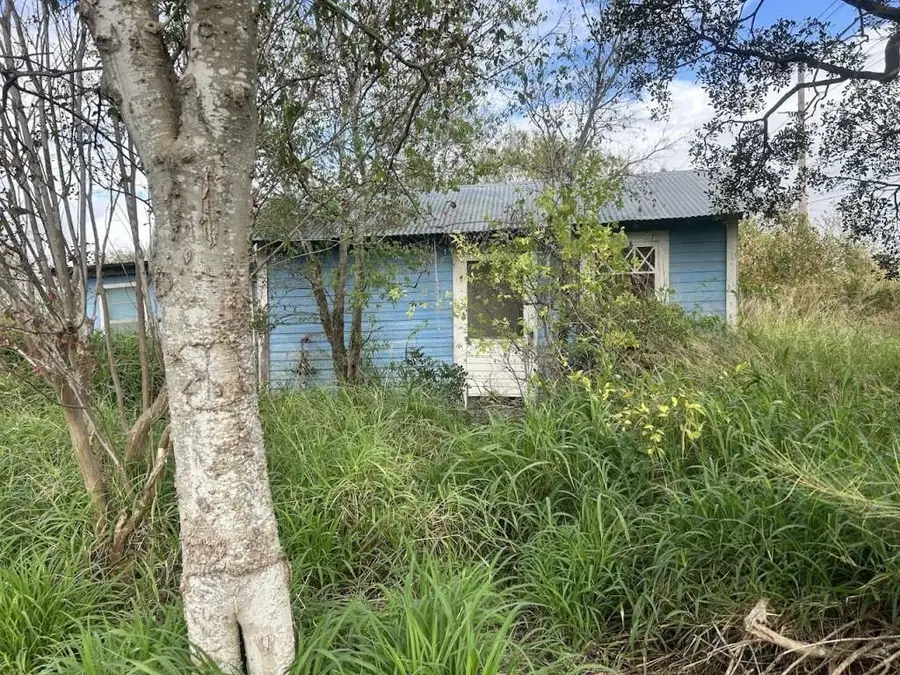 2101 Brown Avenue, Jourdanton, TX 78026 - Image #3