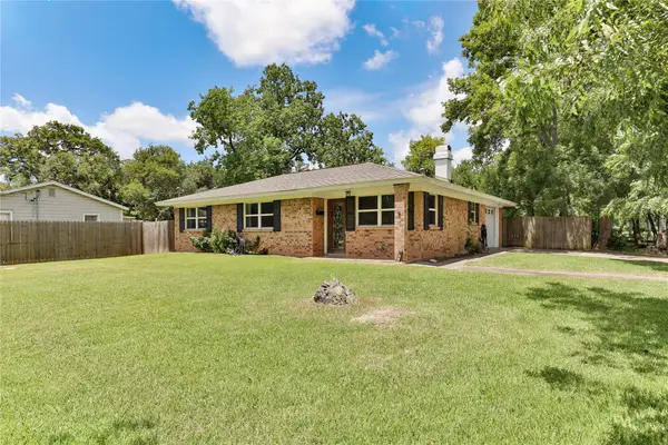 500 Smith Street, Clute, TX 77531