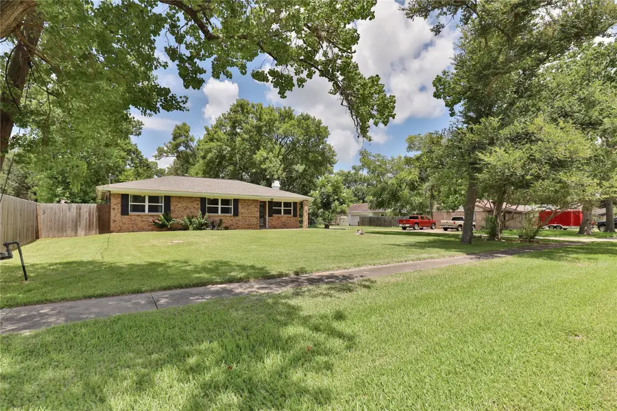 500 Smith Street, Clute, TX 77531 - #3