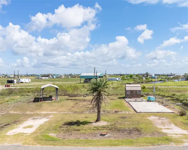 526 Blue Water, Sargent, TX 77414