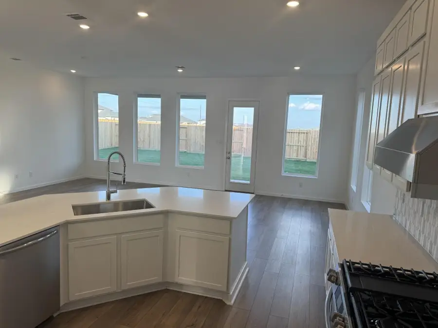 9446 Pacific Crest Drive, Porter Heights, TX 77365 - Image #3