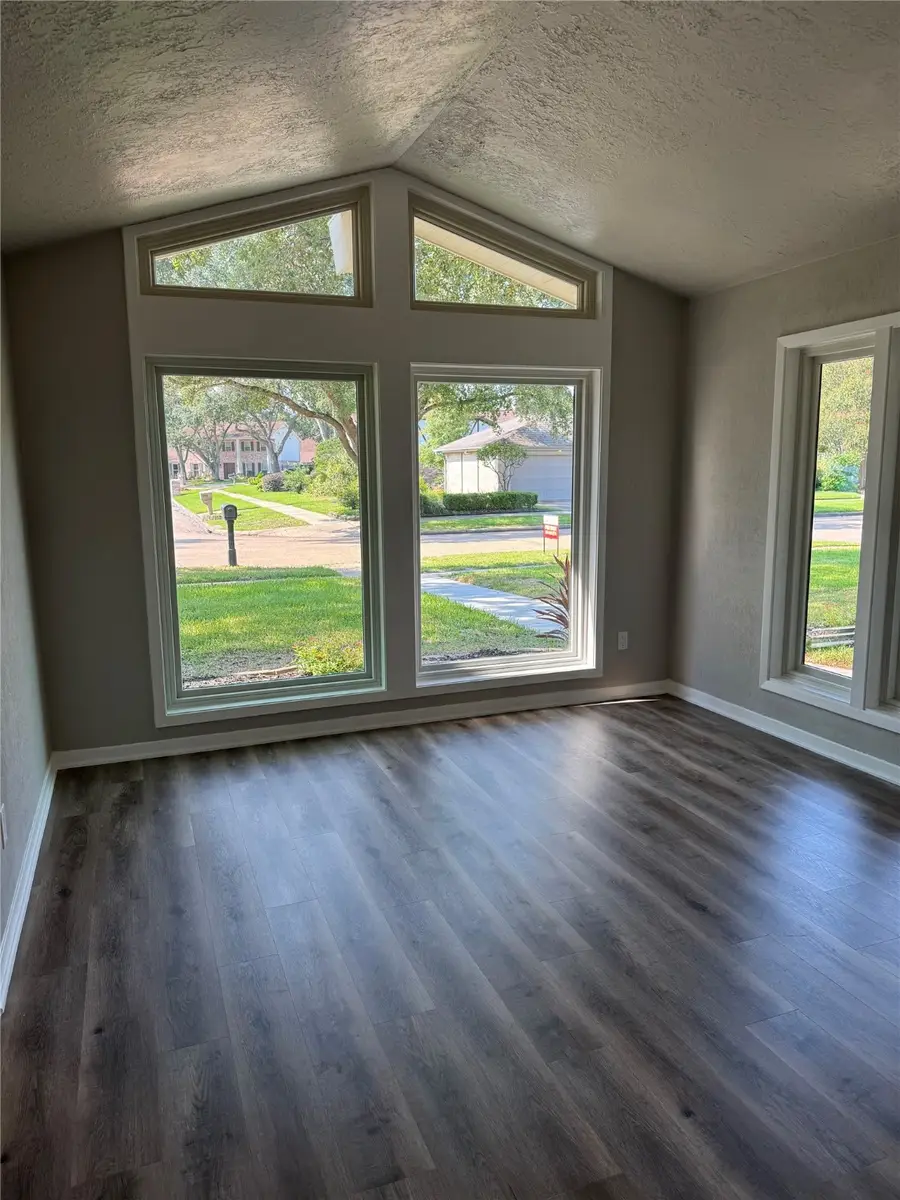 4214 Honey Oaks Drive, Seabrook, TX 77586 - Image #2