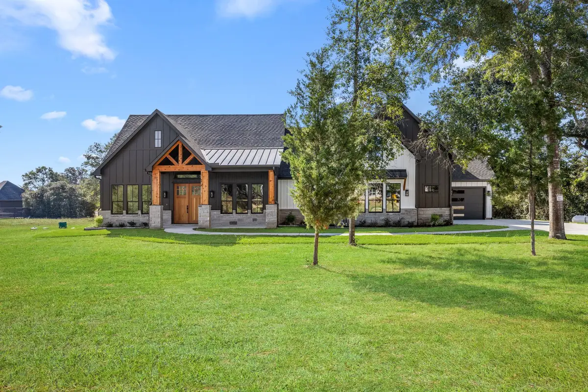 412 S Garrett Circle, Bellville, TX 77418 - Image #1