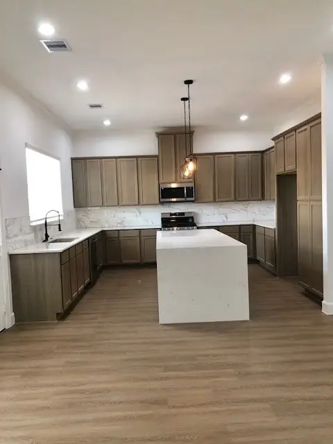 1734 Lantana Lane, El Campo, TX 77437 - Image #2