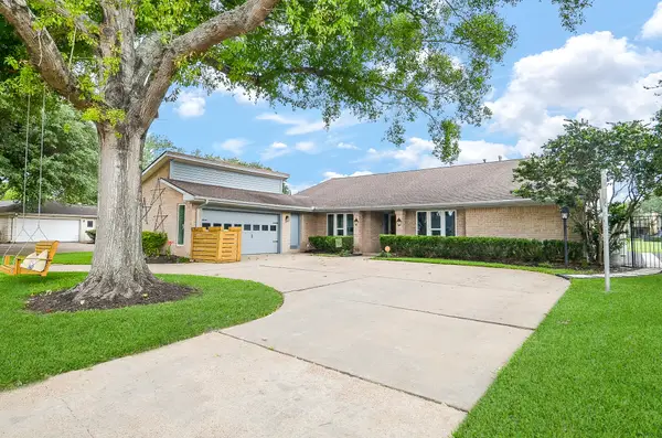 2106 Glenn Lakes Lane, Missouri City, TX 77459
