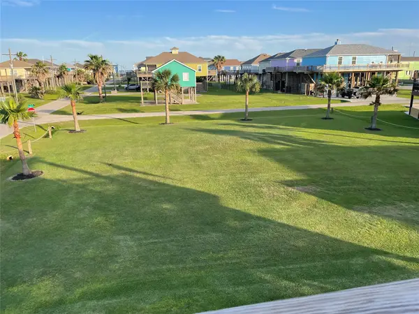 943 Gulfview Road, Crystal Beach, TX 77650