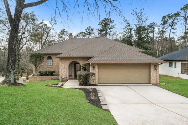 6 Highland Hollow Drive, Conroe, TX 77304