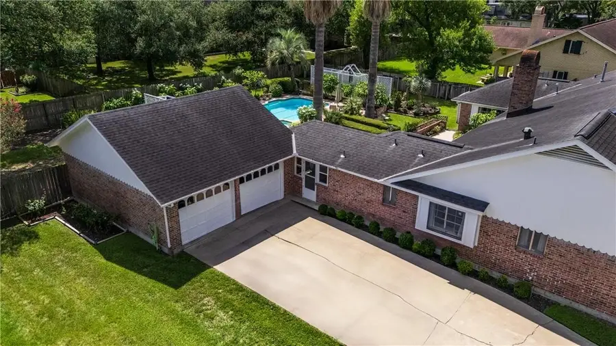 203 Whispering Creek Street, Victoria, TX 77904 - Image #3