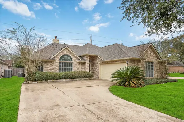 902 W Palmcrest Court, Pearland, TX 77584