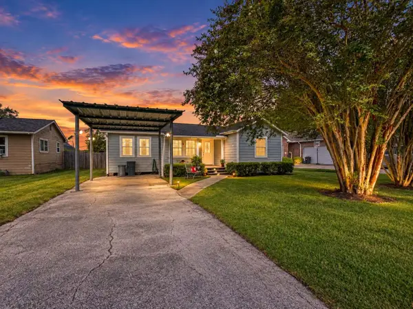 828 Robinson Road, La Porte, TX 77571