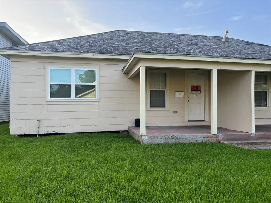 317-319 E B Street, La Porte, TX 77571 - Image #2