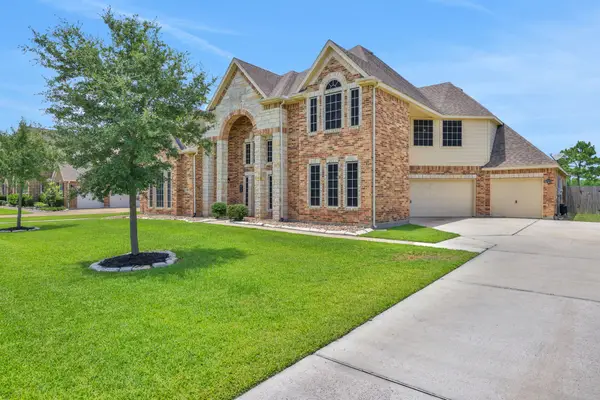 4103 Broadmoor Drive, Mont Belvieu, TX 77523