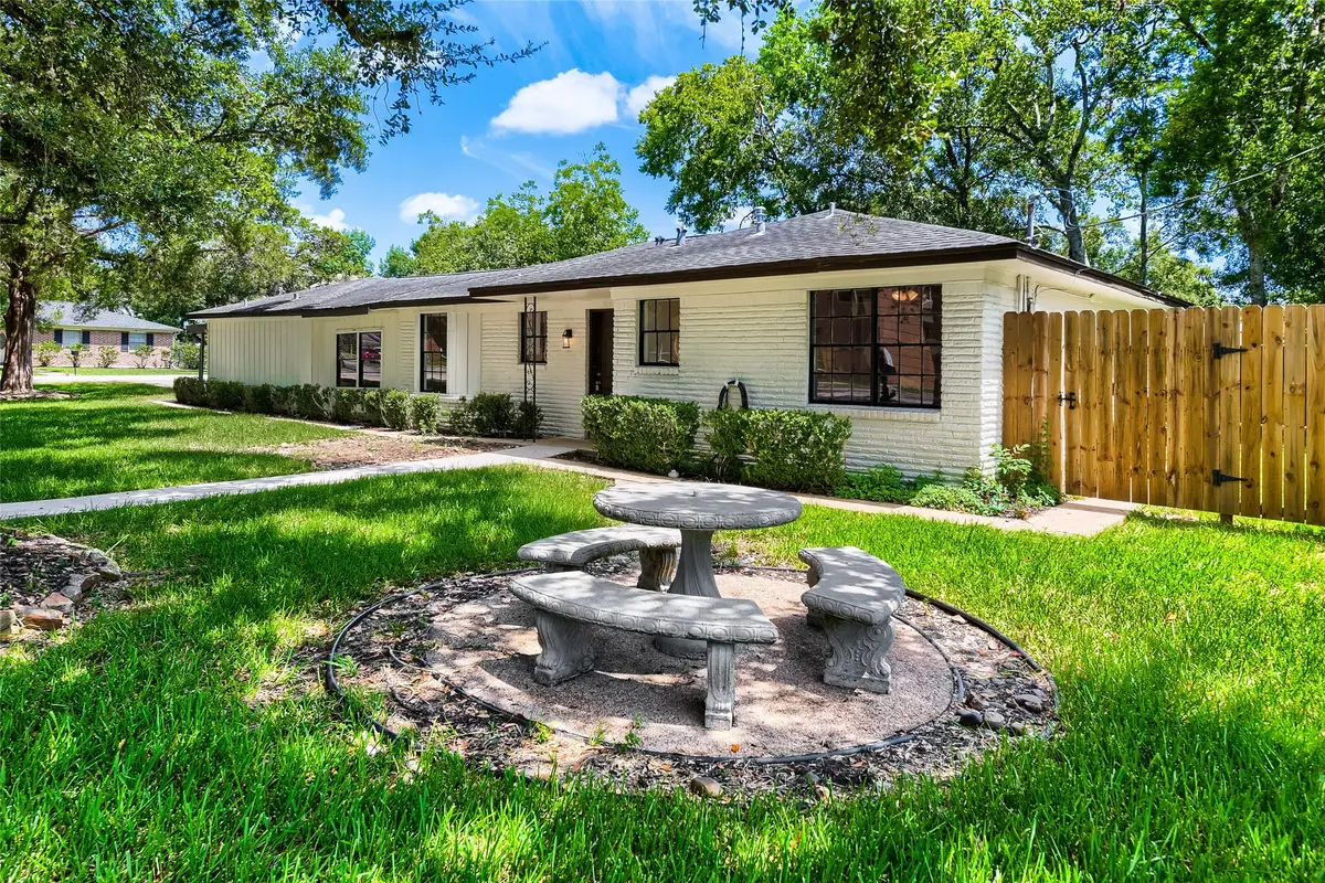 205 Morningside Drive, Friendswood, TX 77546 - #1
