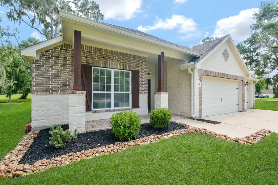 2205 Lake Forrest Drive, West Columbia, TX 77486 - Image #3