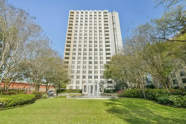 651 Bering Drive #601, Houston, TX 77057