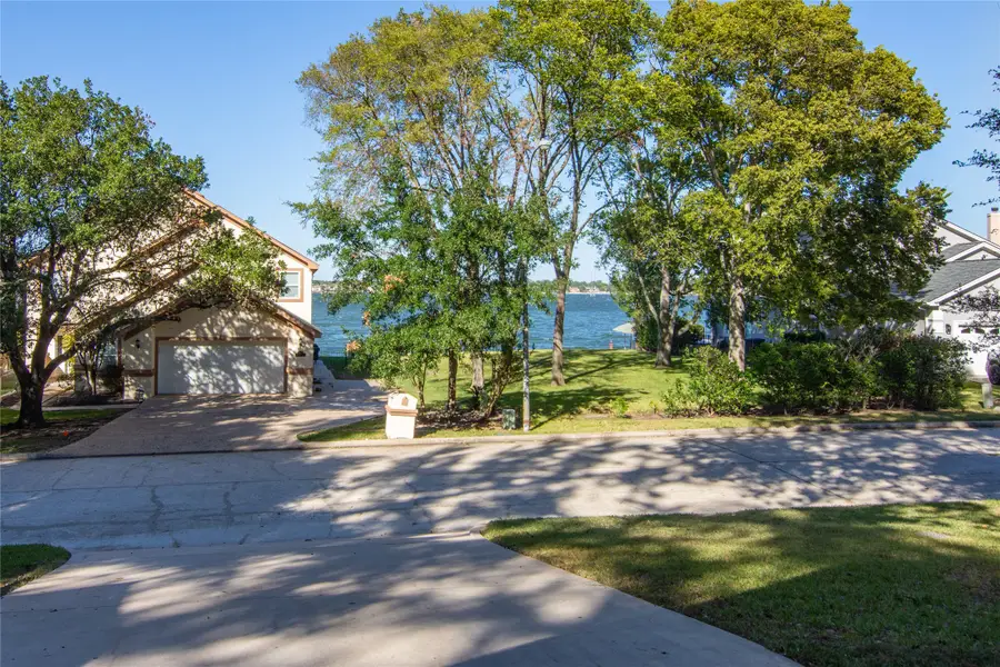 3818 Treasure Island Drive, Montgomery, TX 77356 - Image #2