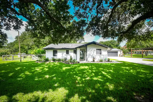 16902 Berry Road, Pearland, TX 77584