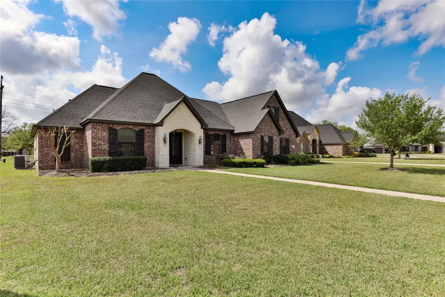 717 Rustic Oaks Drive, Angleton, TX 77515 - #3