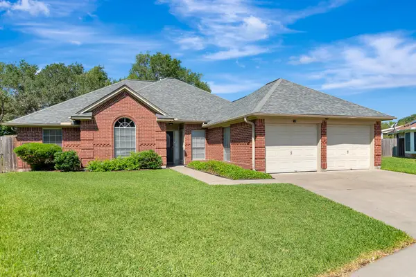 103 Ashland Creek, Victoria, TX 77901