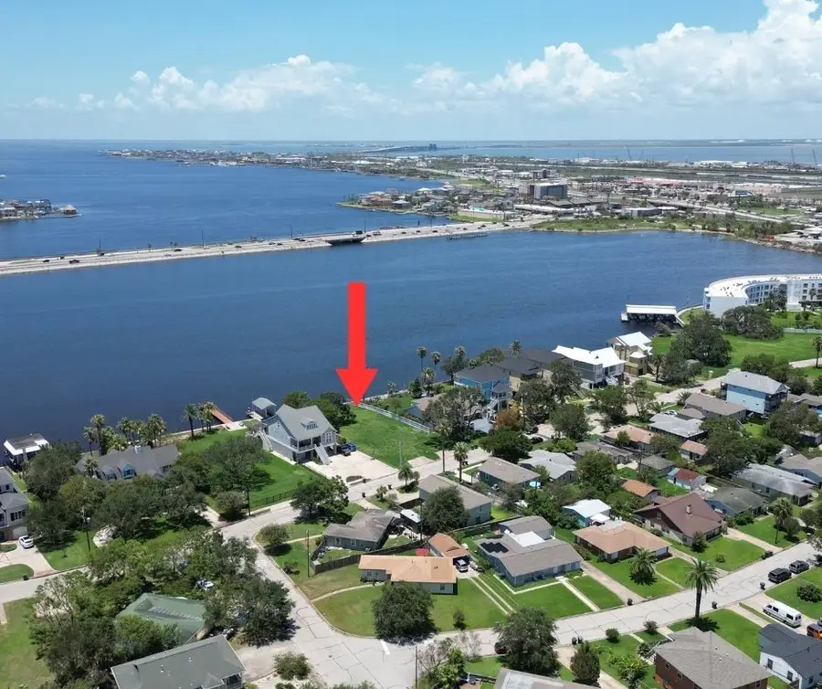 1609 Bayou Shore Drive, Galveston, TX 77551 - Image #2