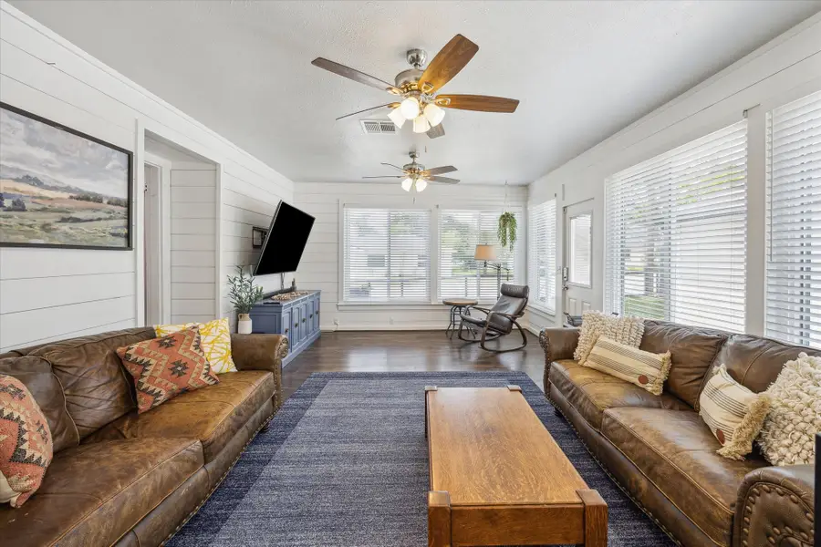 711 S Tesch Street, Bellville, TX 77418 - Image #2