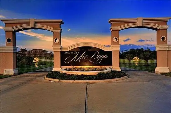 142 Mia Lago Drive, Montgomery, TX 77356