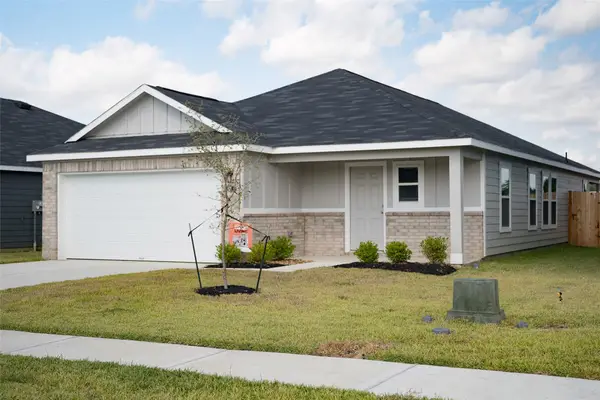 507 Oak Chase Avenue, Dayton, TX 77535