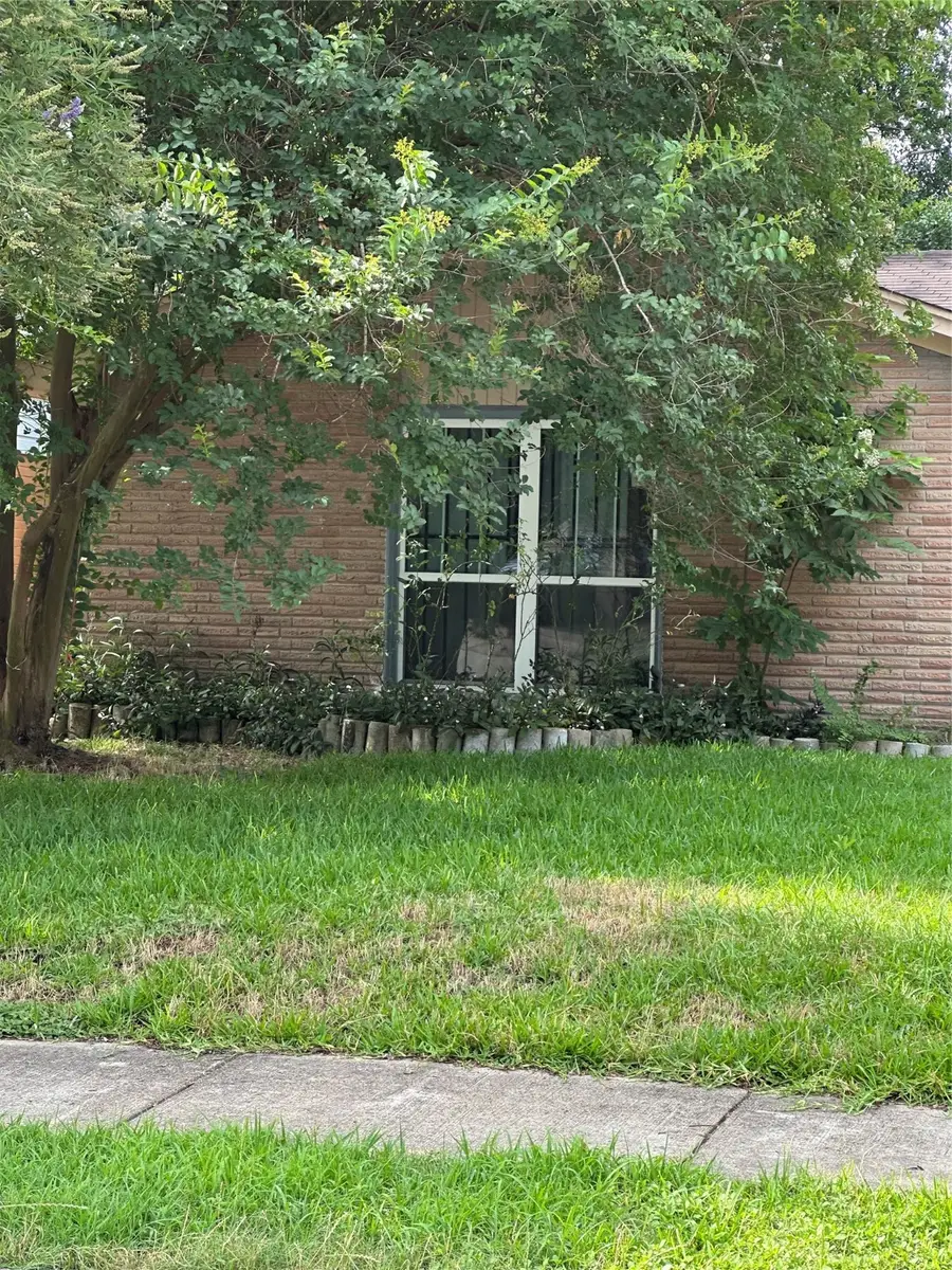 3719 Heatherbrook Drive, Houston, TX 77045 - Image #3