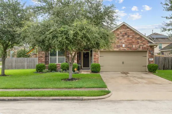1501 Brook Hollow Drive, Pearland, TX 77581