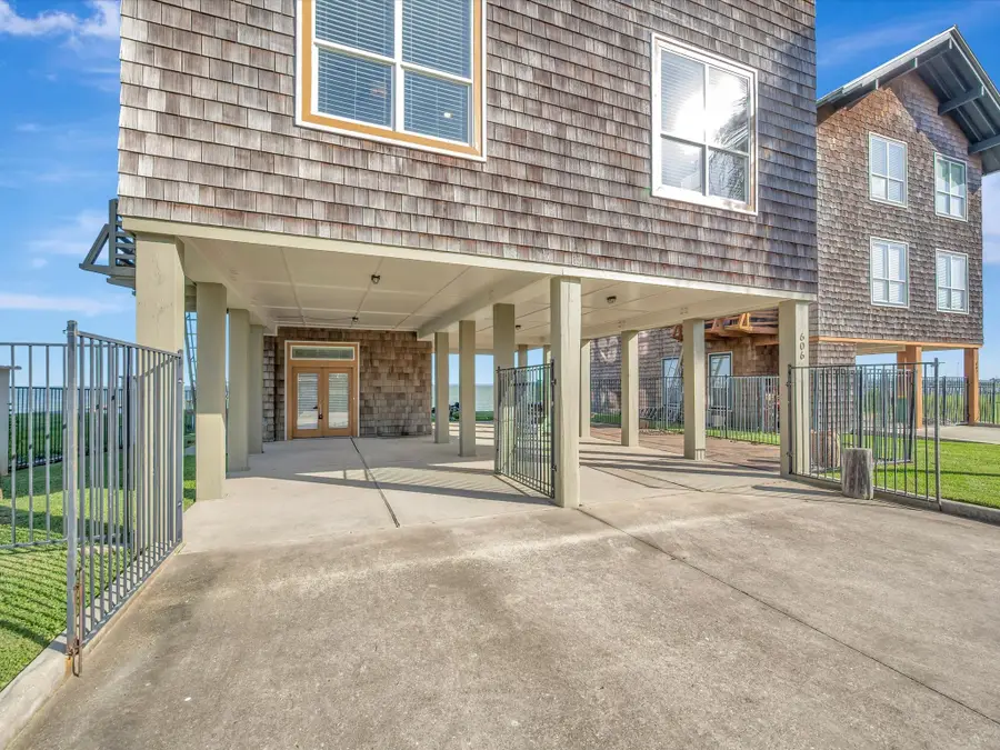 606 2nd St, Seabrook, TX 77586 - #3