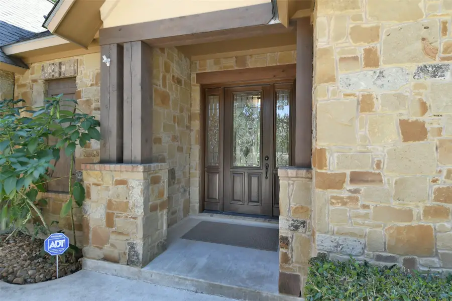 901 N Falls Dr, New Ulm, TX 78950 - Image #2