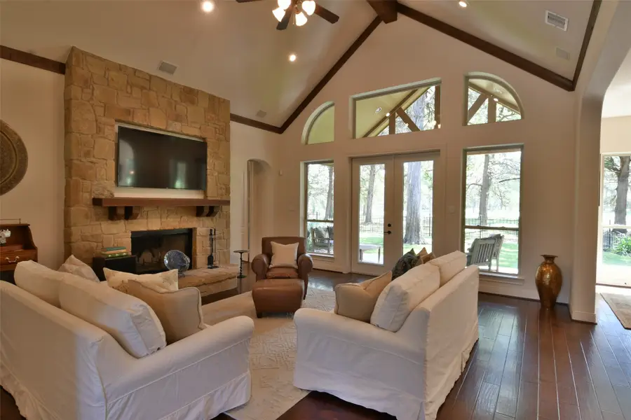 901 N Falls Dr, New Ulm, TX 78950 - Image #3