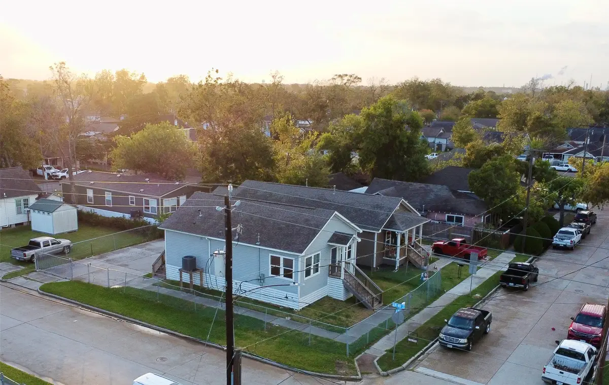 323 E Murrill Street, Baytown, TX 77520 - Image #1