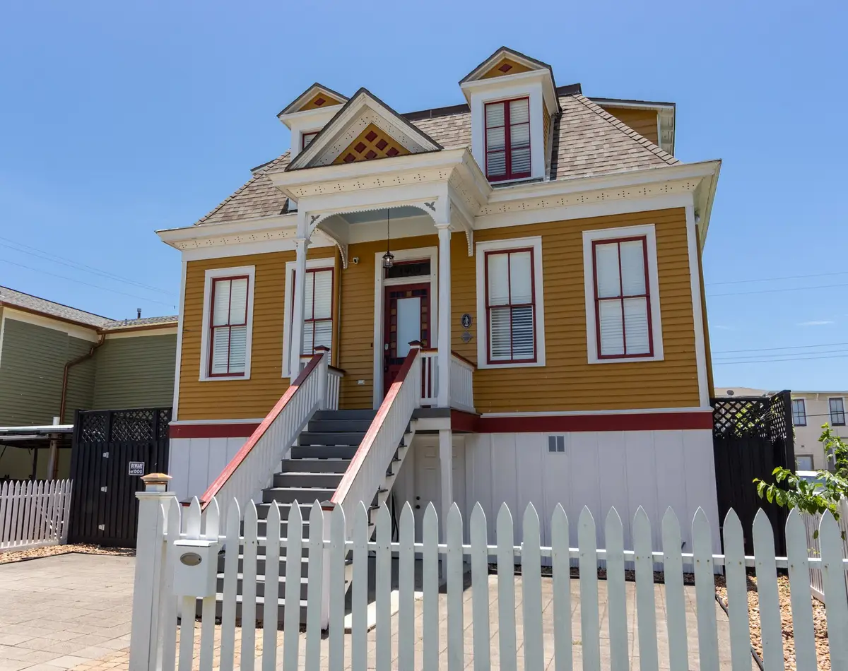 1905 Avenue M 1/2, Galveston, TX 77550 - #1