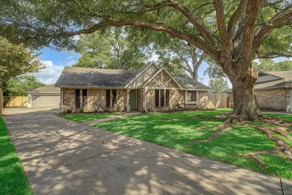 2901 Castle Court, Pearland, TX 77581