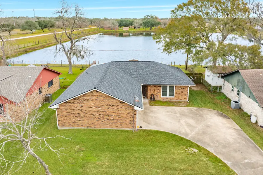 239 Lakewood Drive, Clute, TX 77531 - Image #3