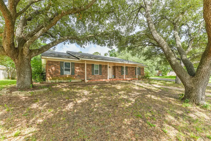2408 Lynne Way Street, Brenham, TX 77833 - Image #2