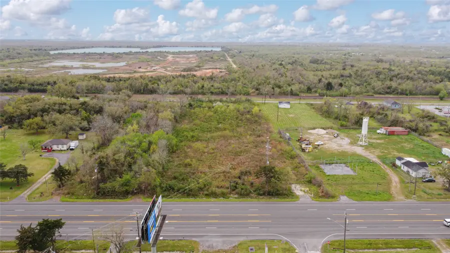 6235 Highway 6, Hitchcock, TX 77563 - Image #3