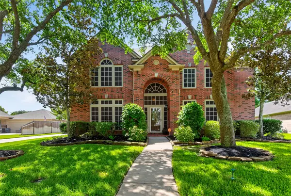 2804 Harvest Hill Drive, Friendswood, TX 77546