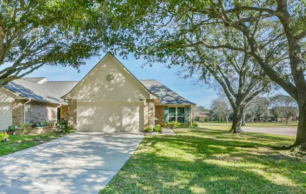 927 Woodfern Glen Lane, Pearland, TX 77584