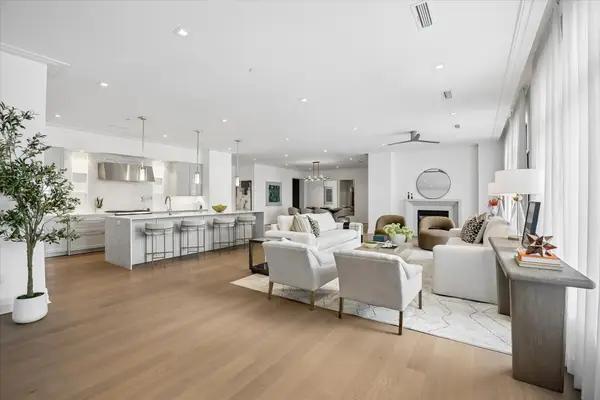 6017 Memorial #202, Houston, TX 77007