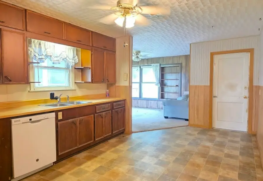 1420 Elm Avenue, Bay City, TX 77414 - #2