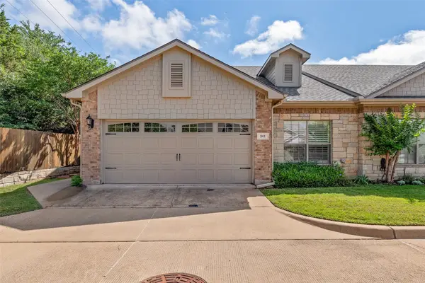 201 Chelsea Court, Granbury, TX 76049