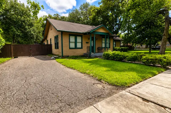 315 S Johnson Street, Alvin, TX 77511