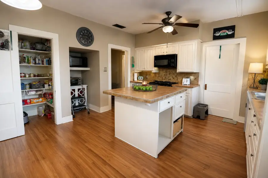 315 S Johnson Street, Alvin, TX 77511 - #3